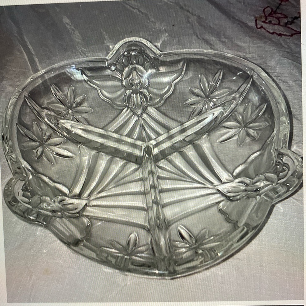 Gorham Holiday traditions Angels of Peace full leaded Dish